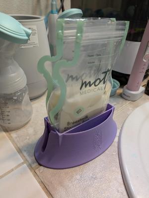 No-tip spill-proof breast milk bag holder for stress-free pouring