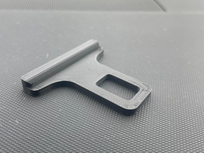 Seatbelt silencer for European cars