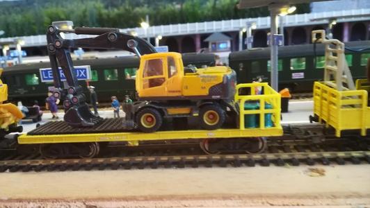 Wagon porte pelleteuse HO - HO excavator carrier wagon