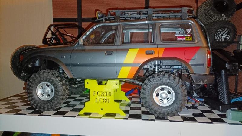 FMS FCX10 LC80 stand