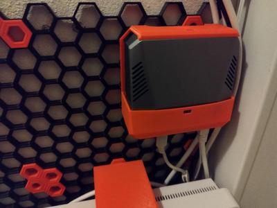 Argon-one-v2-m2-mount (Honeycomb storage wall)