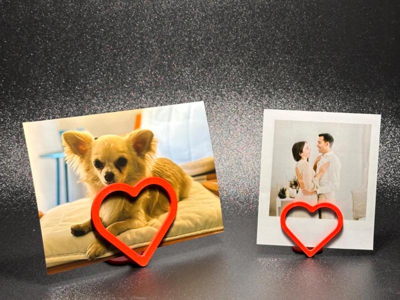 Heart-shaped photo frame Valentine's Day gift
