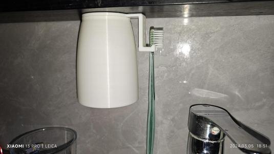 悬挂式牙刷杯 Hanging toothbrush cup