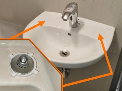 Washbasin mounting pad