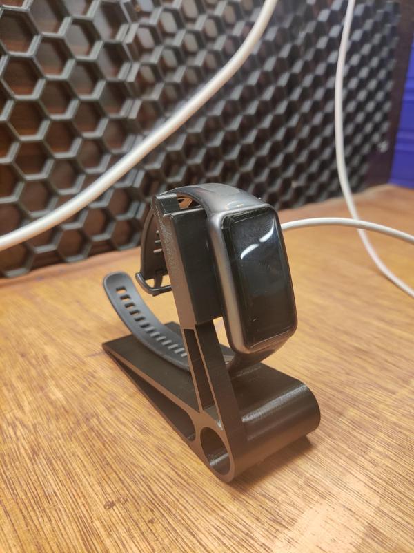 Huawei-Band-6-19D-charging
