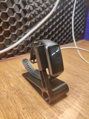 Huawei-Band-6-19D-charging