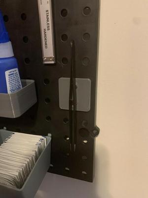 Pegboard Tweezer Holder (8x3 Magnet)