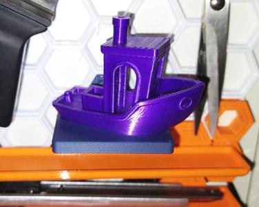 Benchy holder for honeycomb storage wall
