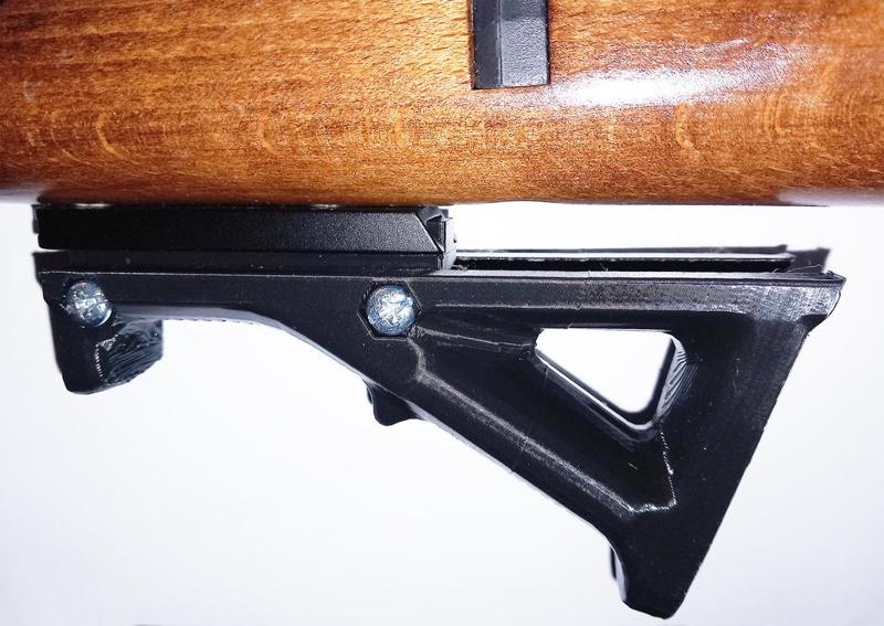 Angled foregrip picatinny