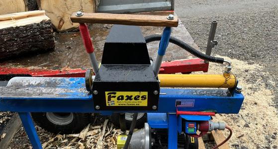 One-handed operation on Faxes 500mm wood splitter