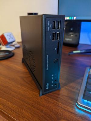 Raritan Dominion KX III User Station (DKX3-UST)  Vertical Stand