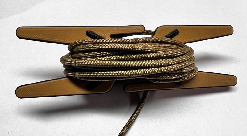 Lightweight storage for a length of 550 parachute cord