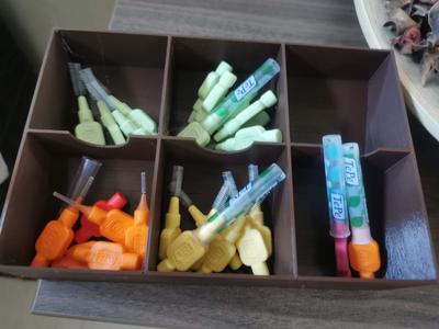 Between teeth brush box