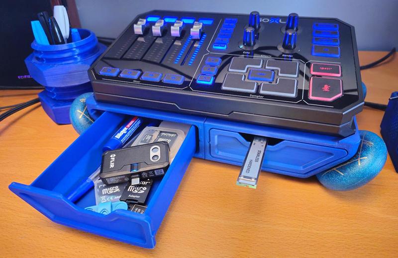 GoXLR base with optional wheels and drawers.