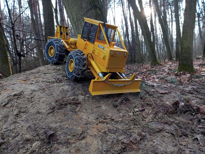 Forrest tractor 81 with pistons FDM