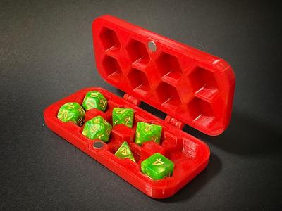 Print-in-place hinged dice case