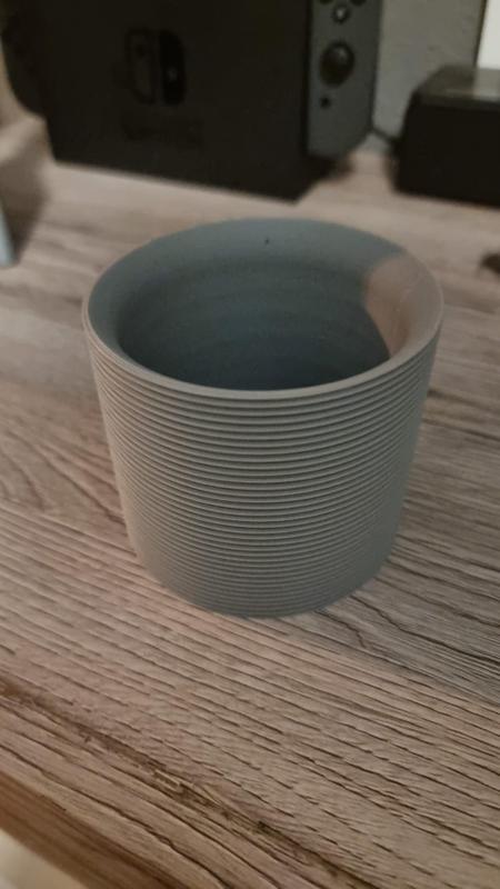 Kleiner Becher mit außen Gewinde
