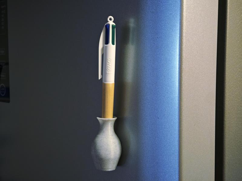 Magnet mini-vase