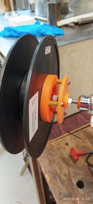Spool roller with brake