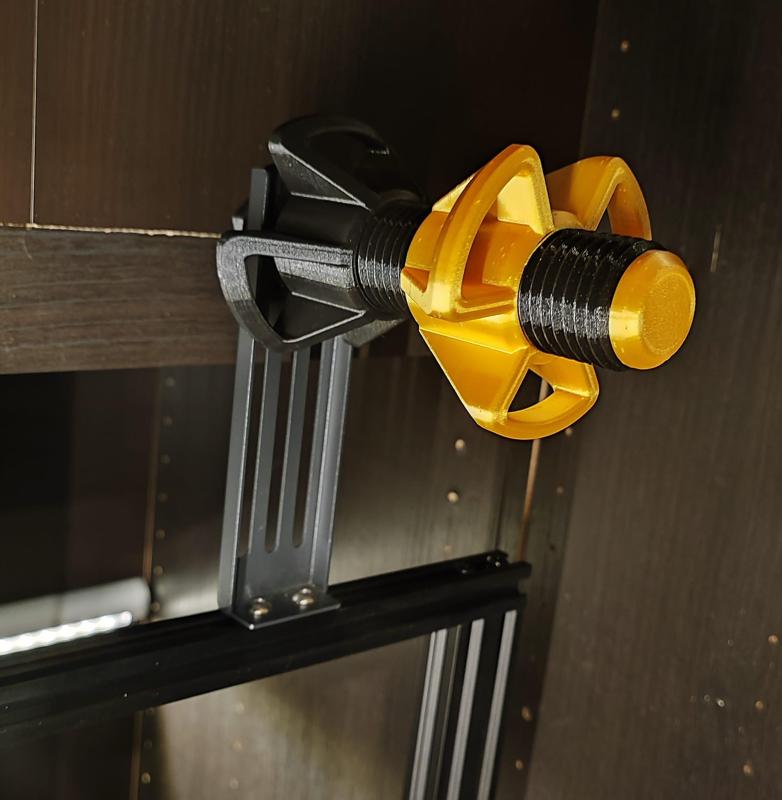 Secure filament spool holder