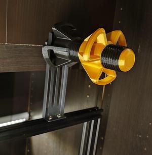 Secure filament spool holder