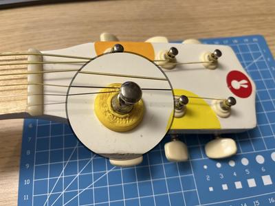 Janod Kindergitarre Saitenspanner Adapter