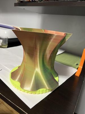 Large Twisted vase(vase mode print)