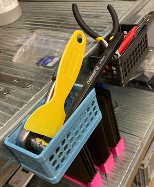 Magnetic container