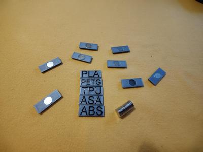 Magnetic filament tags for drybox