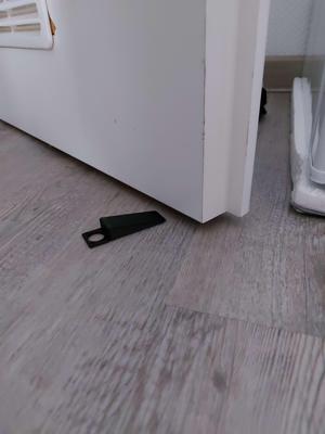 Simple Doorstopper with Feethandle