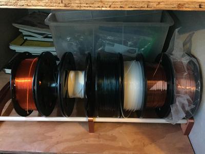 Filament spool holder