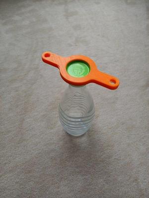 Öffner für farbige SodaStream Kappen (opener for SodaStream bottle)