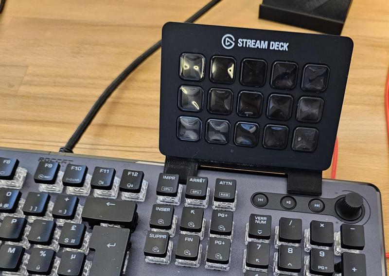 Stream Deck dock for Roccat Vulcan 2 keyboard