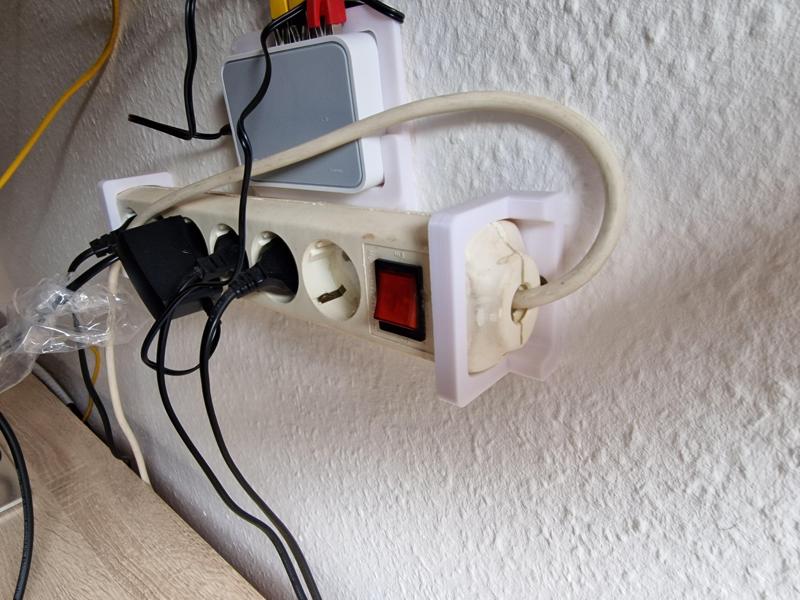 Steckdosenleistenhalter, Power Strip Holder