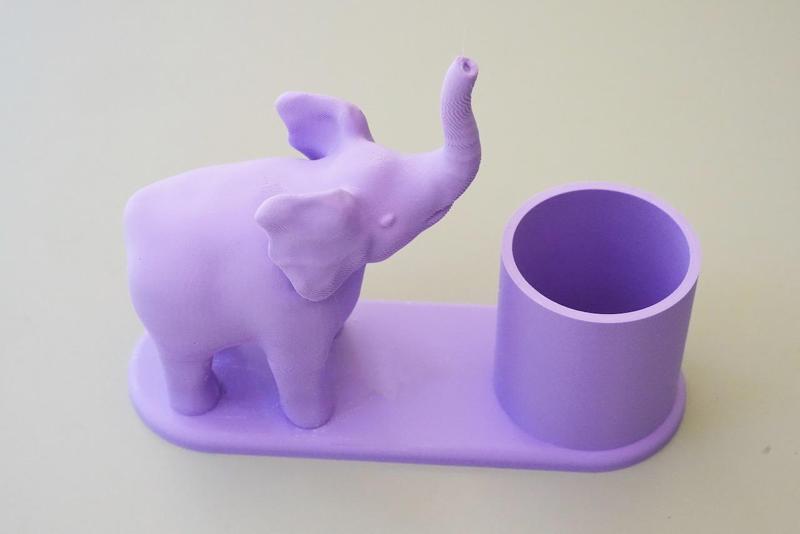 Young elephant pen holder