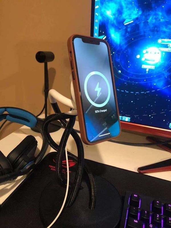 Iphone 12/12Pro Magsafe Desktop Support