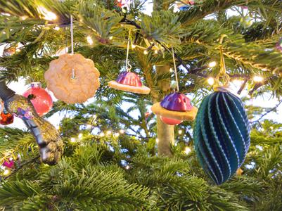 Customizable Cap, S Hook and Eyelet for your for Christmas tree ornaments. OpenSCAD