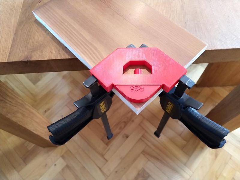 Frässchablone / Router Template / Corner Radius Jig (DeWalt 6x12mm Clamps Remix)