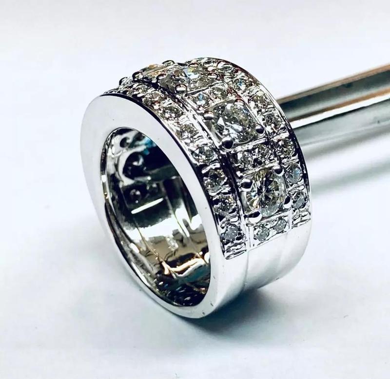 Women ring with gems   Diamond Engagement ring Vr07