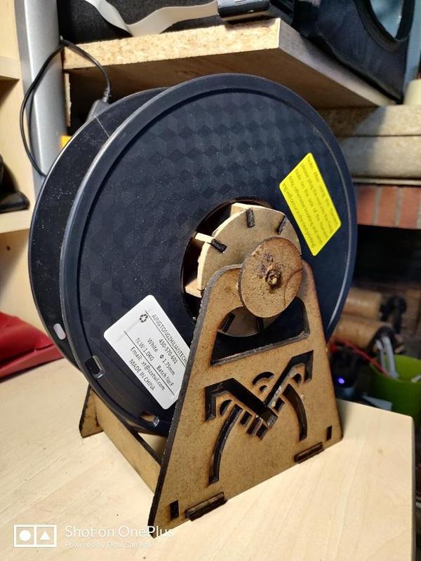 Wooden reel stand for 3D laser-cut reels