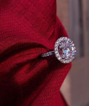 Elegant Oval Halo Engagement Ring