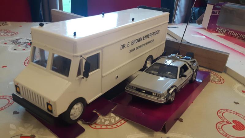 BACK TO THE FUTURE GMC VALU VAN DOC BROWN 1/24