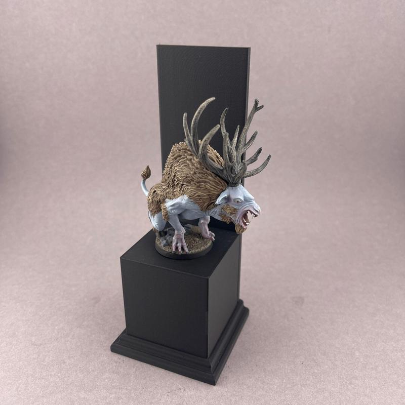 Diorama stand with removable backdrop