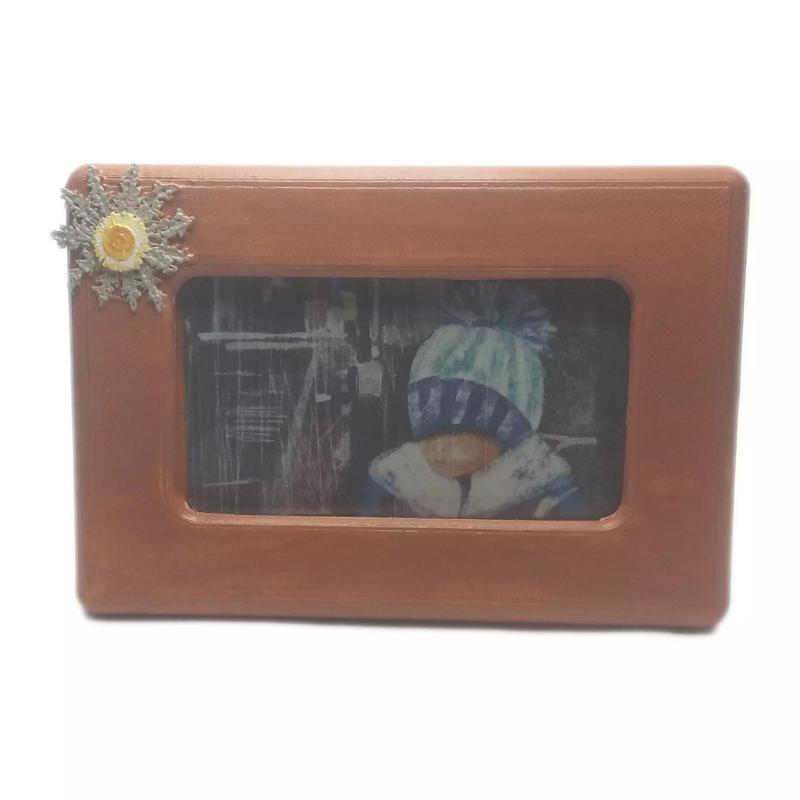 Photo frame 125x85-85x45 with Eguzkilore and with leg