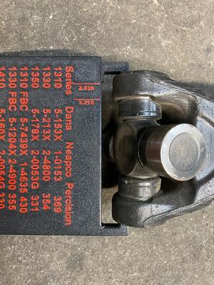Automotive U joint sizing tool