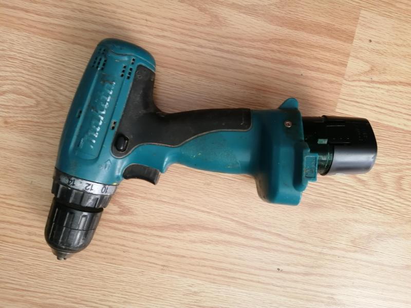 Makita 12 Nicad Adapter to Makita LI-ion (no name) Battery