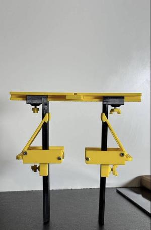 Conductor for mounting hanging cornices