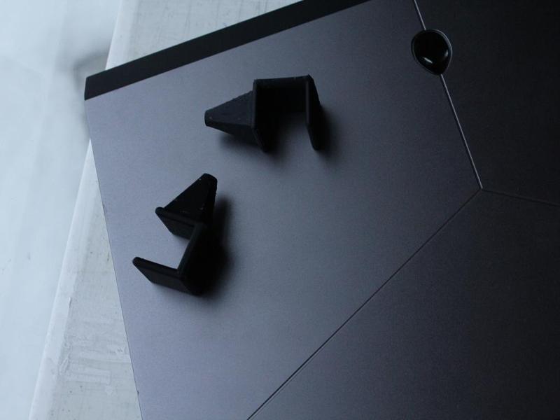 Alienware R3 Laptop Stands