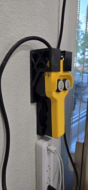 BACE FOR CONTROL OF WORKSHOP CRANE OR ASSISTANCE CRANE