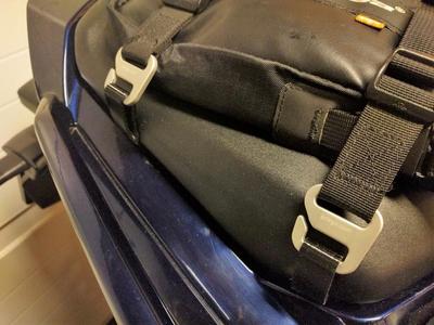 Kriega US-5 flexible loops for Yamaha FZ1